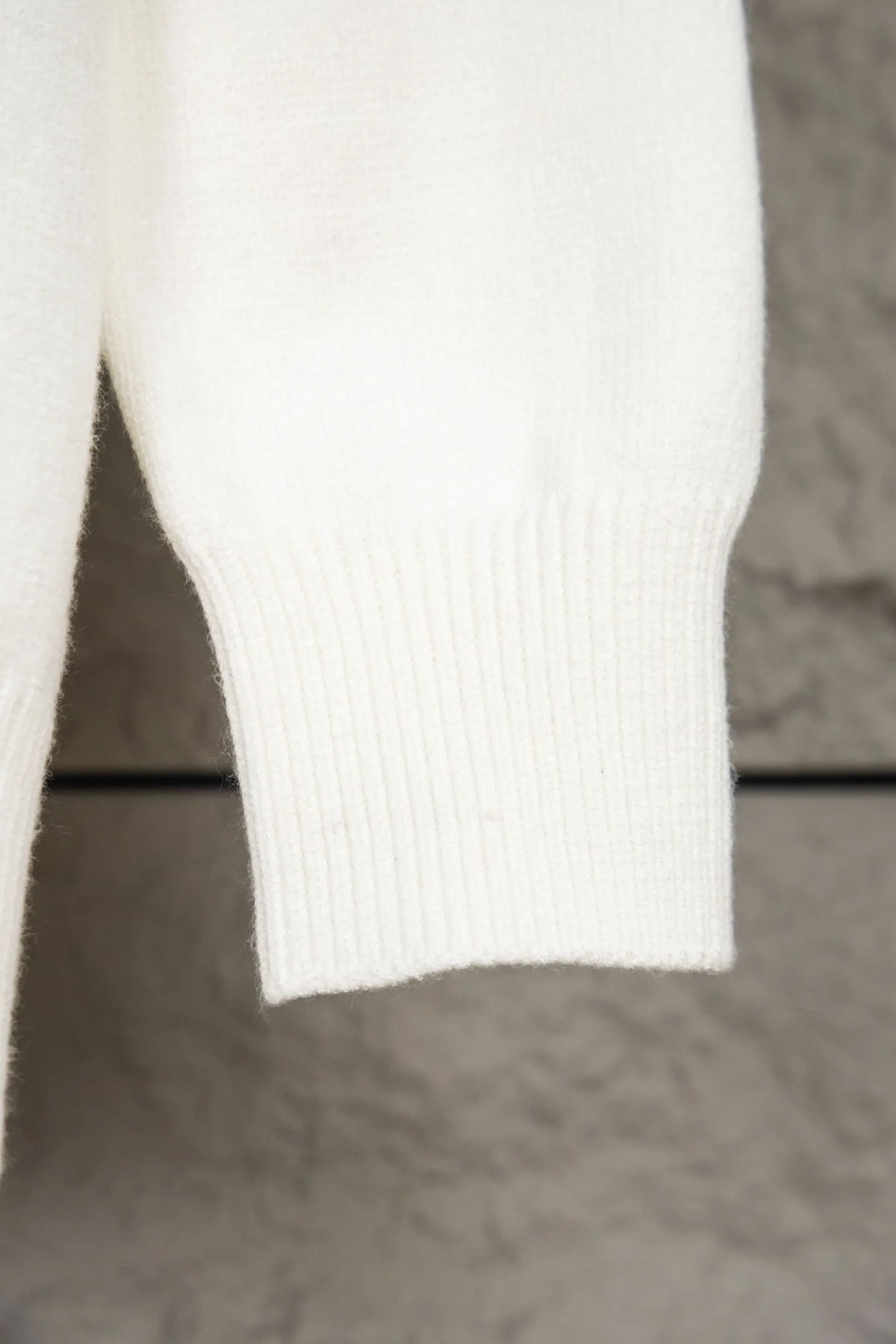 P240 2025 Ralph Lauren #ootddailywear #Autumn and winter sweater #Knitted sweater outfit #ralph lauren sweater #Can be worn by both men and women I finally waited until the Ralph men’s twist sweater half-button chest shirt was put on and it’s finally here! The hottest half-zip sweater! Limited editions every year, there won’t be many models in the store! Ralph Lauren men's half-button sweater has a really nice shape. It can be worn alone or as a coat. It can be worn outside or worn with a shirt~100% pure cotton. #Practical wear. Color, white, navy blue, khaki, gray, size S to Limited editions every year, there won’t be many models in the store! Ralph Lauren men's half-zip twist sweater [Fire R] has a really nice shape. It can be worn alone or as a jacket. It can be worn inside or outside, or it can be worn with a shirt inside ~ 100% pure cotton #Practical wear,, style number, 8023. Color, white, navy blue, khaki, gray, size S to XL